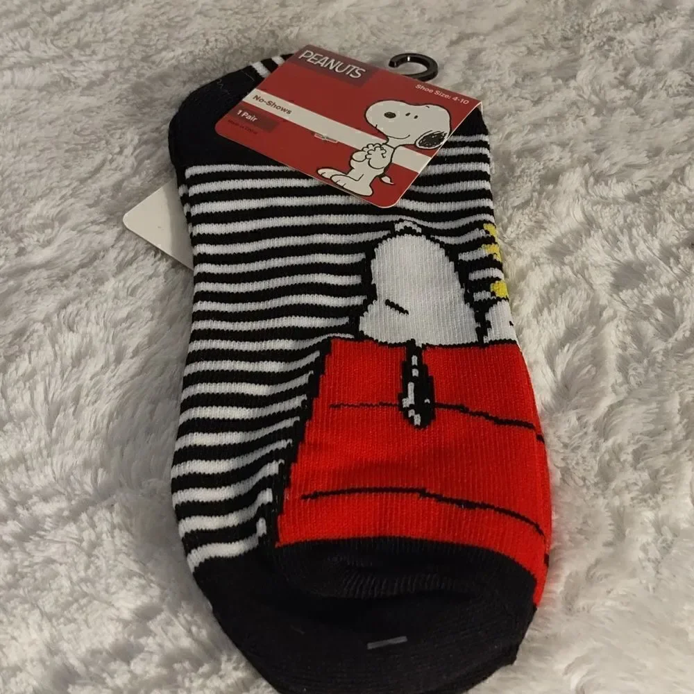 Peanuts Snoopy & Woodstock Women's No Shows Socks
